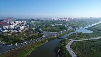 2k航拍新疆阿勒泰市市容市貌和街景视频的预览图